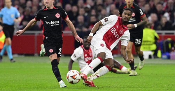 Арсенал и Ливерпуль борются за Ajax Grater