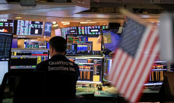 Трамп угрожает роли доллара как убежища на мировых рынках
