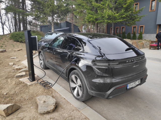 Porsche Macan EV тест Draive
