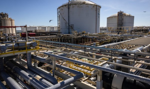Petrolea дешевле из -за угрозы Трампа санкциям против России