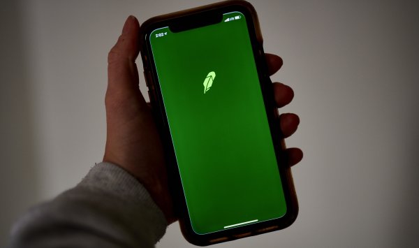 Robinhood выходит за рамки акций Meme и хочет быть вашим банком
