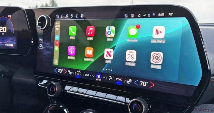 GM охватил единственную возможность превратить CarPlay в свои электромобили