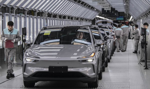 Обязанности Трампа в 25% служат ключам из автомобильной промышленности Китая