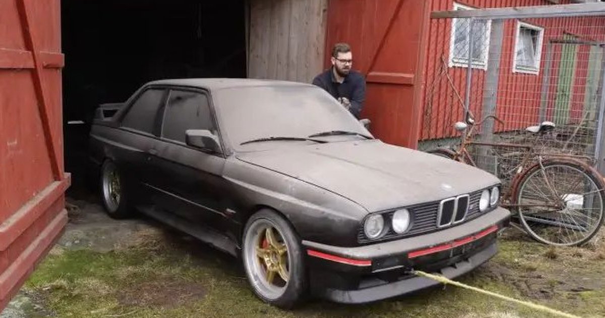 Редко BMW за 200 000 евро были обнаружены в сельском сарае