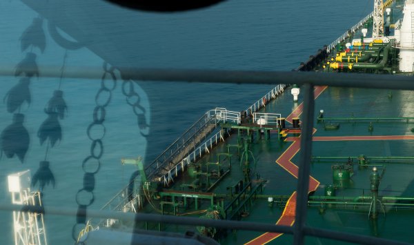 Нефтяные танкеры Iranxes накапливаются недалеко от Малайзии после увеличения санкций