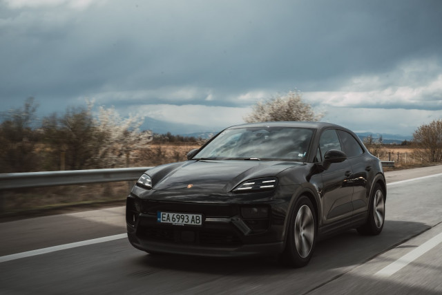 Porsche Macan EV тест Draive