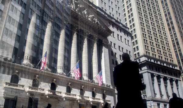 Долг США внезапно торгуется как актива риска в предупреждении Трампа