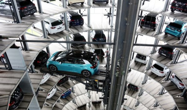 Обязанности ставят европейскую автомобильную промышленность под двойное давление: из США и из Китая