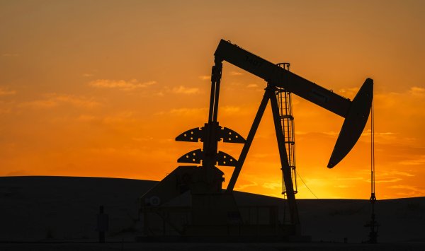 Petrolea выпала на фоне риска торговой войны и переговоров с Ираном