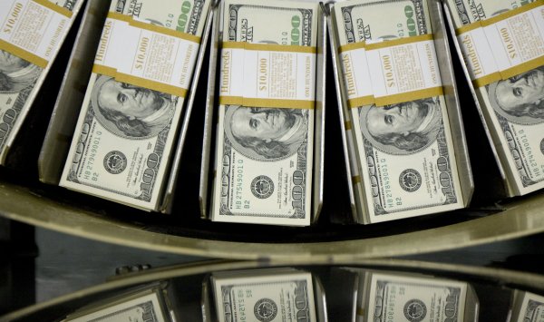 Возможные сценарии в США: девальвация доллара и рецессия, несмотря на паузу обязанностей