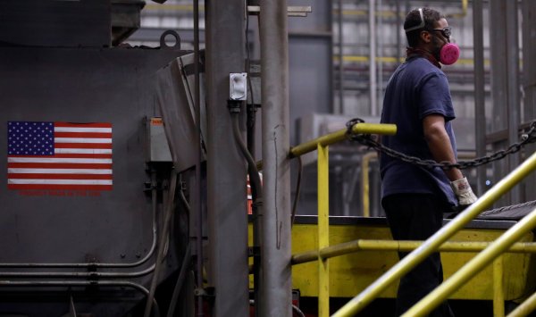 Трамп обещает бум в производстве, но компании довольно скептически настроены