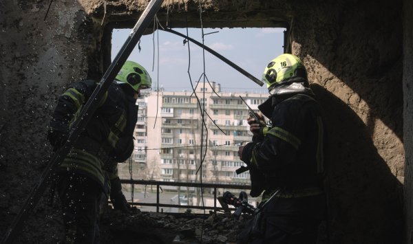 Взрывы встряхивают Кив, пока Россия запускает ракеты