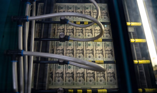 Корпорации США замораживают погашения и накапливают капитал