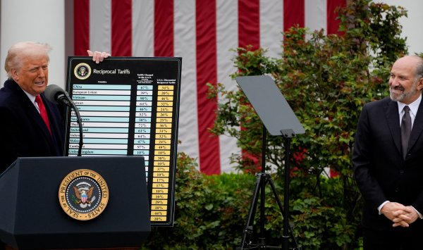 Трамп предупреждает о предстоящих обязанностях электроники после задержки