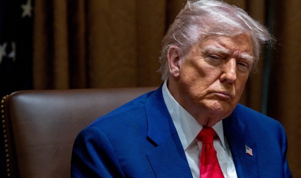 Трамп предлагает лучшим юридическим фирмам бесплатно работать в обязанности