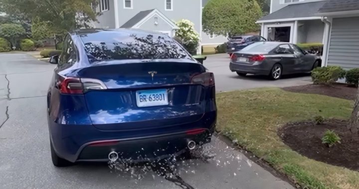 Владелец сделал свои пузыри Tesla из выхлопа