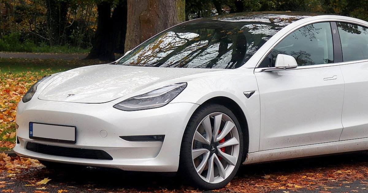 Tesla Model 3 носит шины самых быстрых