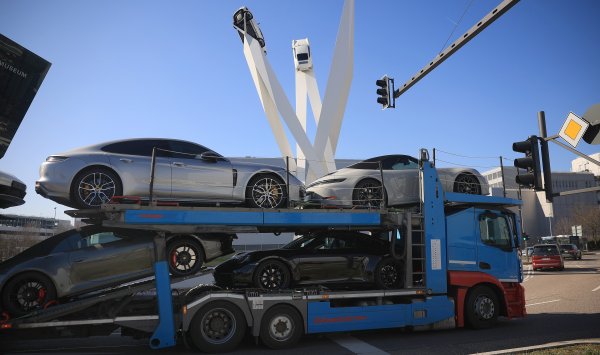 Porsche сообщает о 40% падении операционной прибыли и исторически низкой марже за квартал