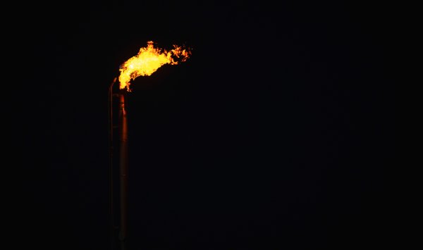 Трамп хотел больше нефти в Соединенных Штатах, но теперь он может утонуть в ней