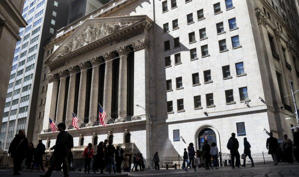 По данным JPMorgan, страх перед рецессией на рынках на рынках возрастает до 79%.