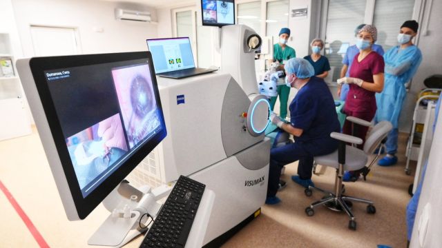 Университетская глазная больница в Варне с первой инновационной корректировкой лазерного зрения по методу улыбки