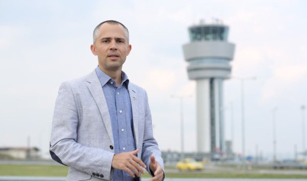 В священную субботу: Avioshow с эксклюзивным разговором о новых истребителях F-16 и новом летнем сезоне