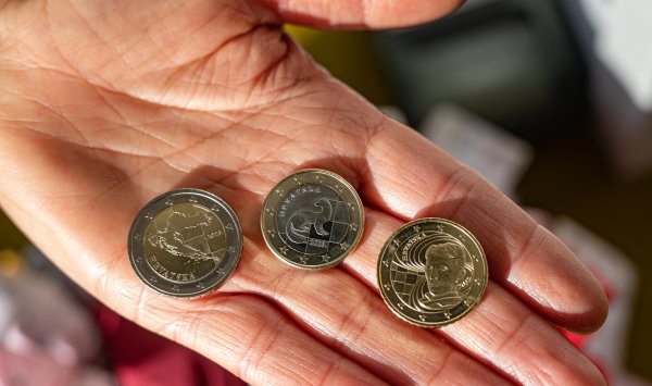 Банки не имеют права менять процентную ставку с принятием евро