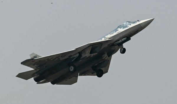 Русский истребитель вошел в небо НАТО из -за проверки танкера