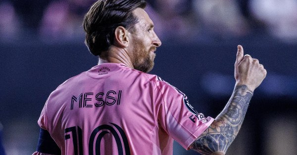 Месси и Суарес разрушили команду нашего национального