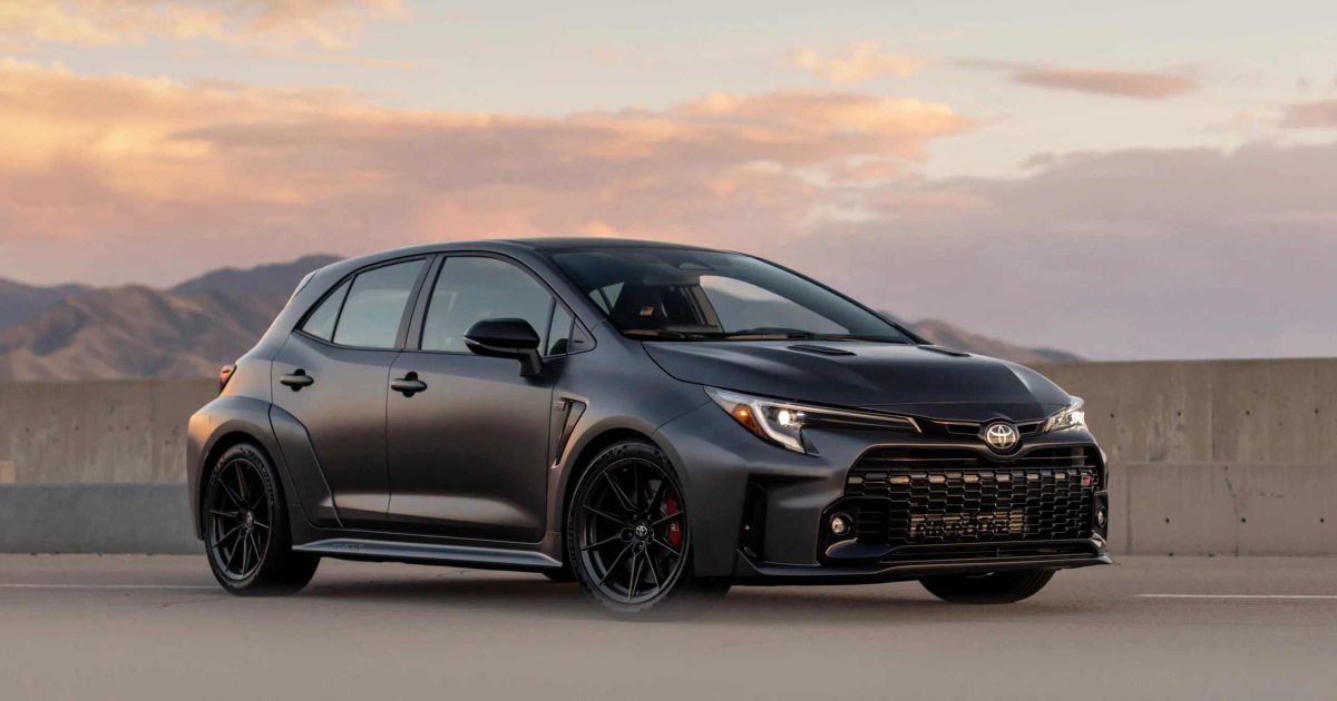 Toyota Boss: спортивные автомобили пахнут бензином и шумит!