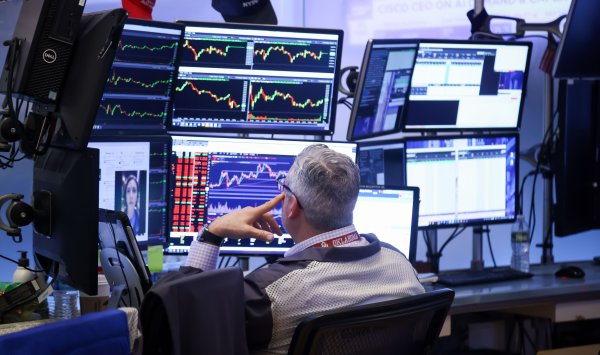 «Продать США» возрождается после того, как Муди снизил рейтинг страны
