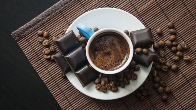Мы предпочитаем горький кофе и шоколад не случайно!