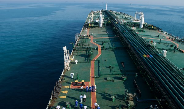 Стоимость экспорта нефти из России достигла двухлетнего дна