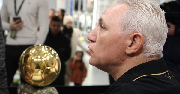 Stoichkov возвращается в Парму