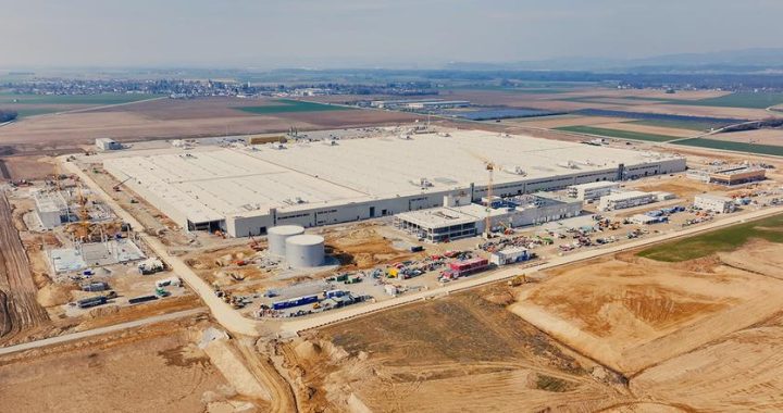 BMW завершил строительство центральной части завода аккумулятора в Баварии