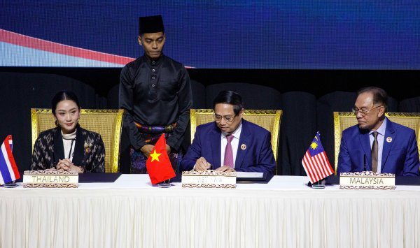 Макрон ухаживает за странами Юго -Восточной Азии попасть в спор -китайский спор