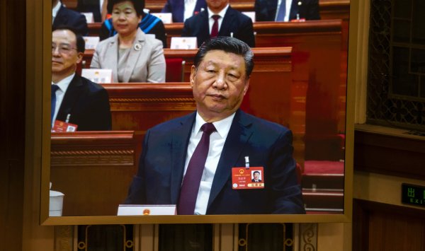 Призывает ЕС объединить усилия с Китаем против универсальности Соединенных Штатов