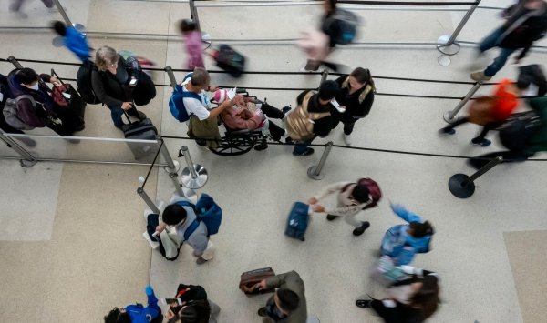 Трамп рискует недовольным потребителями в Соединенных Штатах своими обязанностями, согласно исследованию