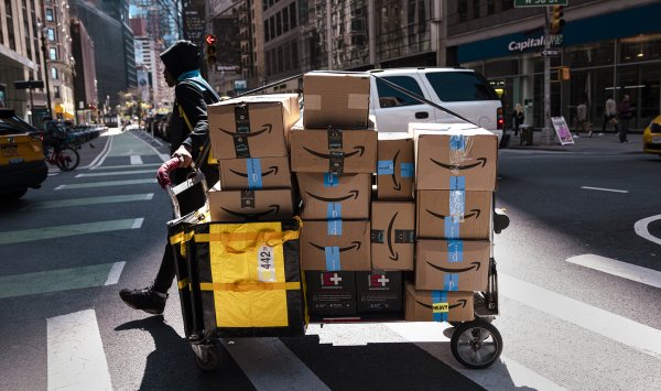 Amazon ожидает более жесткого делового климата в центре торговой войны Трампа