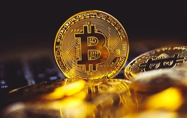 Биткойн пробил отметку в размере 107 000 долларов впервые с конца января