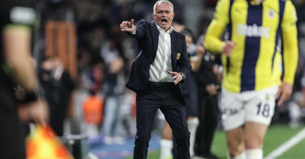 Моуринью не выходит из Фенербахче