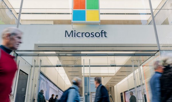 Акции Microsoft поднимаются после сильного трехмесячного прыжка в облачных сервисах