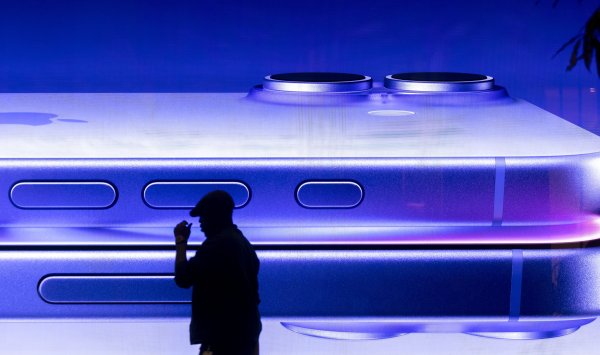 Трамп угрожал Apple 25%обязанностями, если он не производит iPhone в США