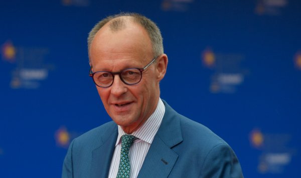 Мерц призывает поддержать мирные усилия в Украине в своем первом разговоре