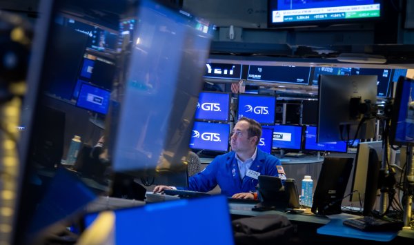 Хедж -фонды уверены только на их коротких должностях против американских акций