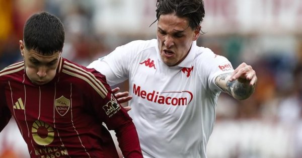 Скандальный: пьяный яниоол мочился в раздевалке рома