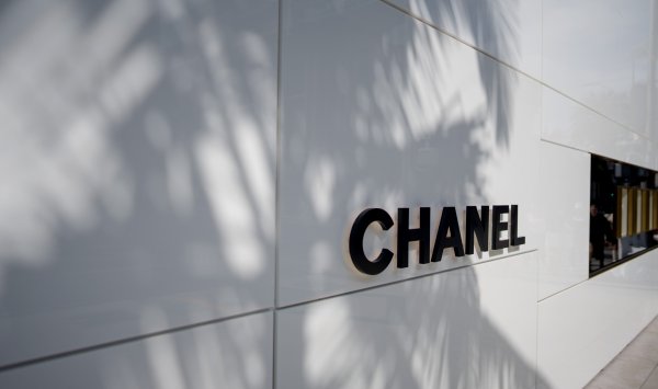 Прибыль Шанель снизилась на 30% из -за плохого поиска в Китае