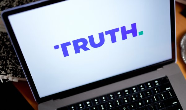 Трамп утверждает, что имеет иммунитет против требования соучредителей истины социальных