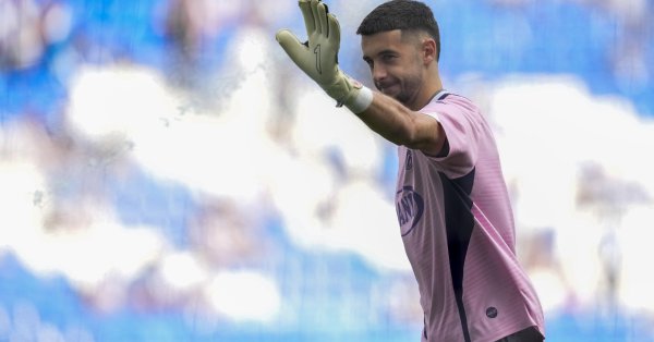 Джоан Гарсия затянет эспаньол чемоданы