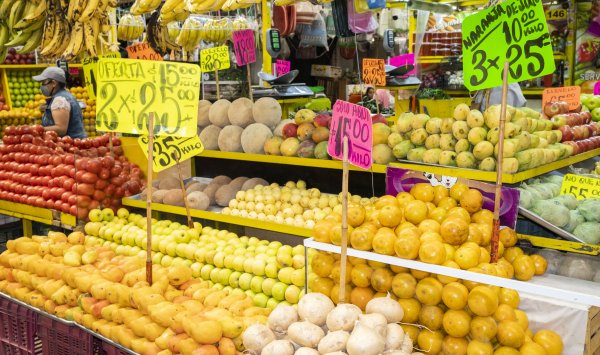 Цены на продукты питания находятся на двухлетнем пике из -за опасений по поводу обязанностей